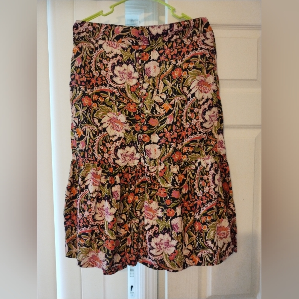 Joie skirt size Large. Pure Linen Beautiful Floral Print 28" Long